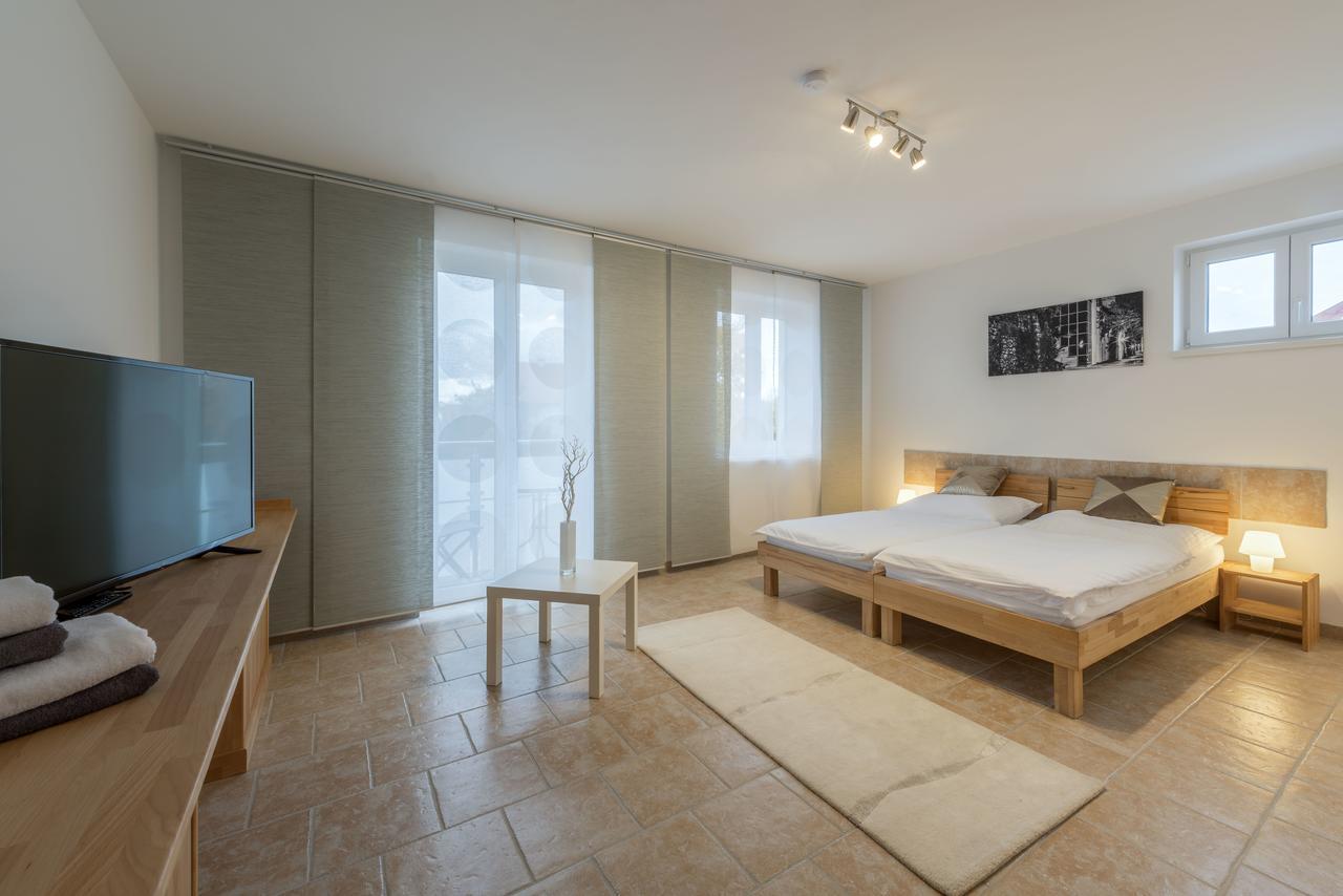 Wn Rooms Wiener Neustadt Ngoại thất bức ảnh