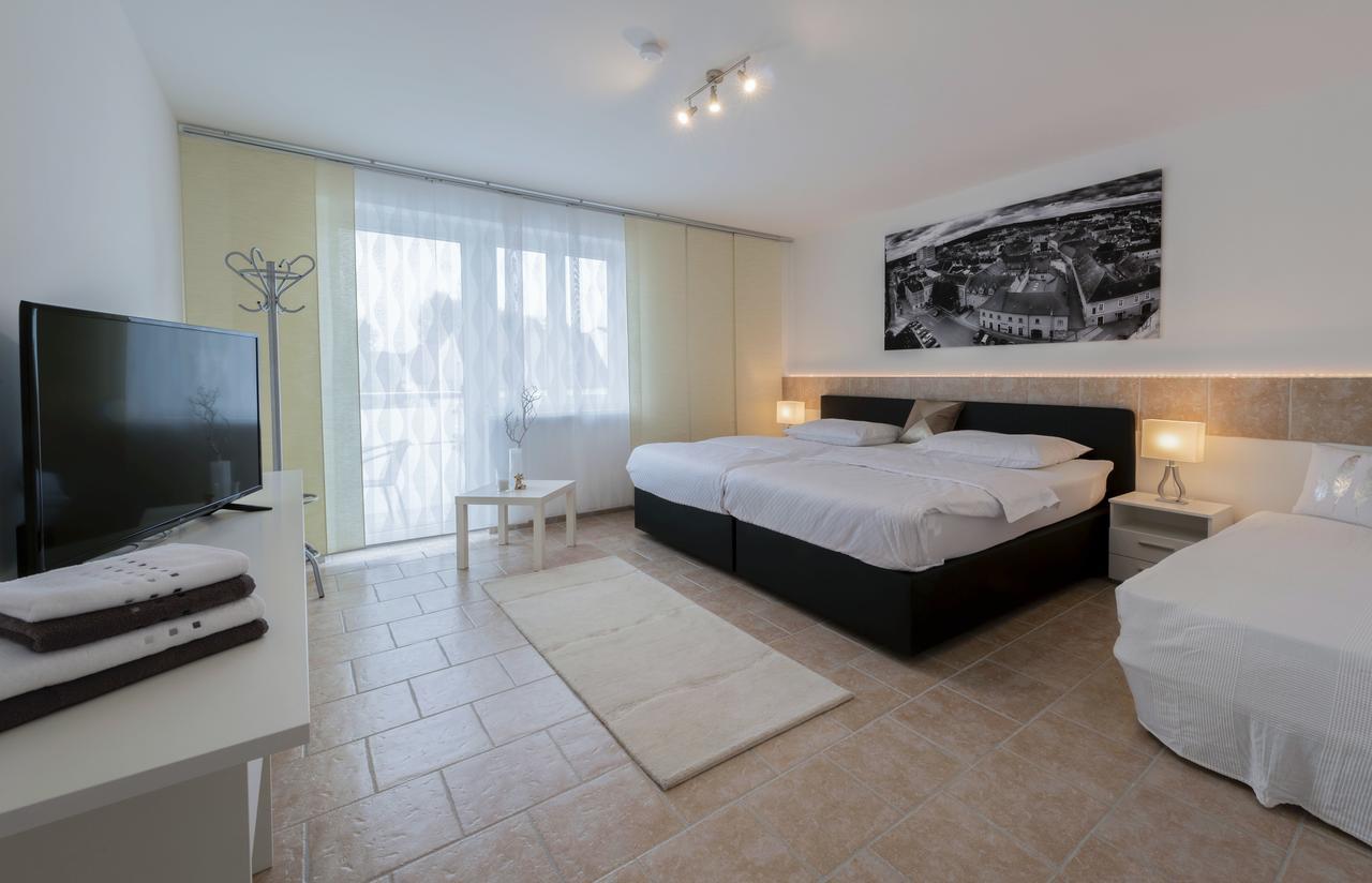 Wn Rooms Wiener Neustadt Ngoại thất bức ảnh