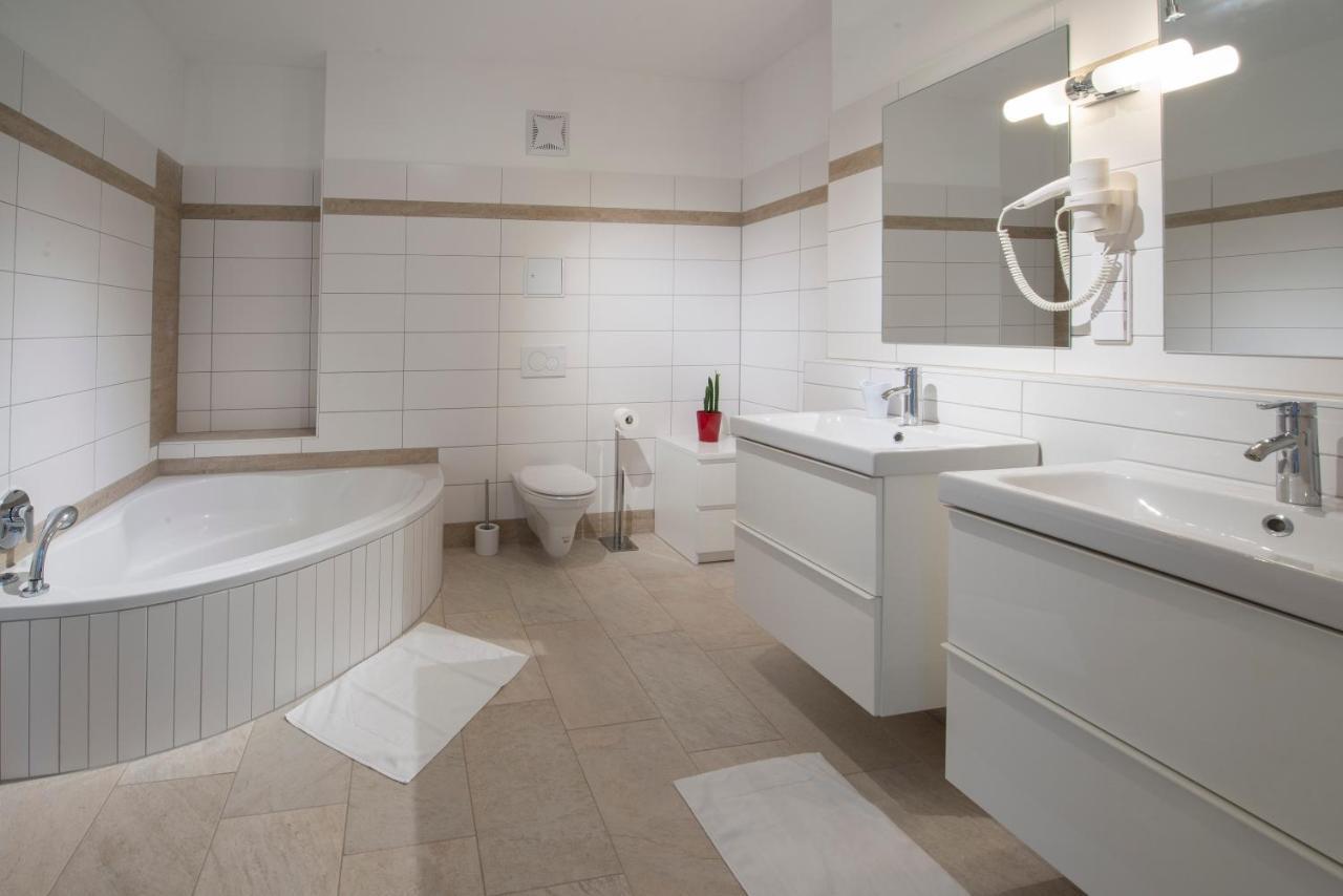 Wn Rooms Wiener Neustadt Ngoại thất bức ảnh