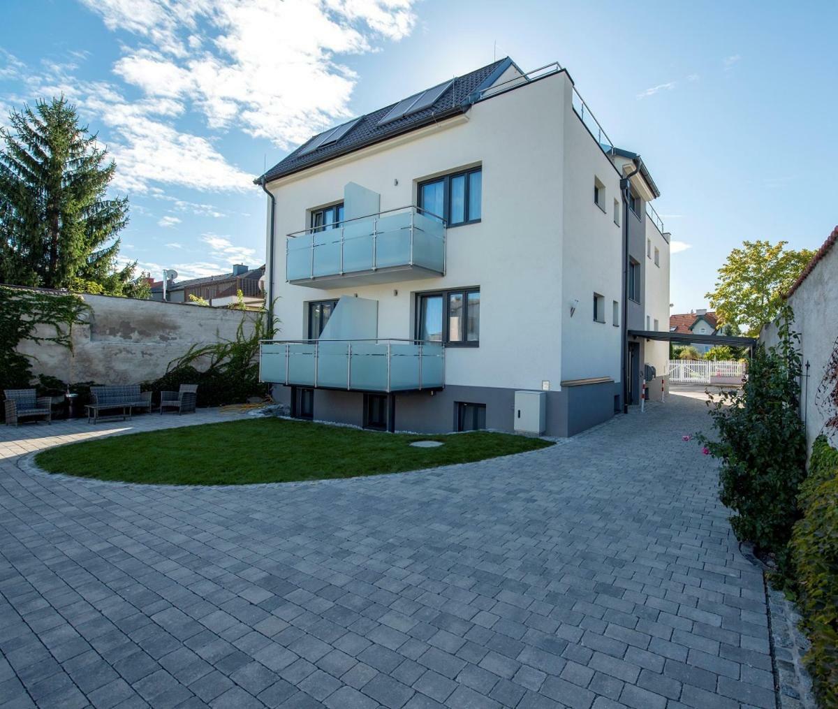 Wn Rooms Wiener Neustadt Ngoại thất bức ảnh